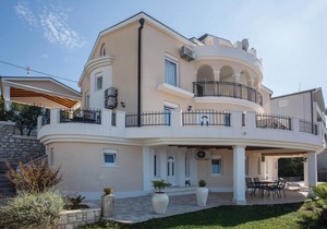 Pet friendly apartment in Komarna