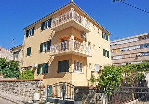 Private house apartment on two floors with huge comfort and access to garden