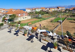 R13 - spacious room in hotel, 2 min to the beach