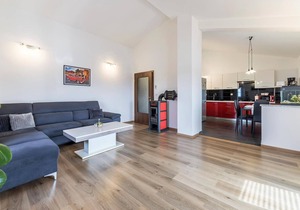 Spacious apartment on the second floor of a family house near Pula.