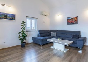 Spacious apartment on the second floor of a family house near Pula.