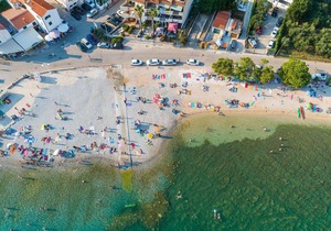 Spend a nice time in the modern vacation apartment by the sea.