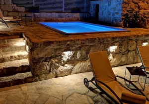 Stone Holiday Home in Brotnice Dalmatia with Bubble Bath
