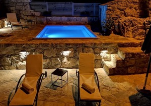 Stone Holiday Home in Brotnice Dalmatia with Bubble Bath