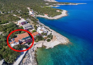 Studio flat near beach Cove Pokrivenik, Hvar (AS-2073-d)