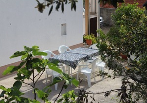 Studio flat near beach Cove Pokrivenik, Hvar (AS-8673-b)