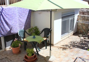 Studio flat near beach Cove Zarace (Gdinj), Hvar (AS-2047-a)