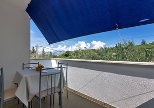 Studio flat near beach Cove Pokrivenik, Hvar (AS-5231-e)