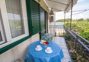 Studio flat near beach Sućuraj, Hvar (AS-566-a)