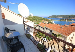 Studio flat with balcony and sea view Vis (AS-8869-a)