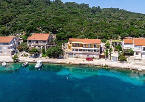 Studio flat with terrace and sea view Pasadur, Lastovo (AS-8392-a)
