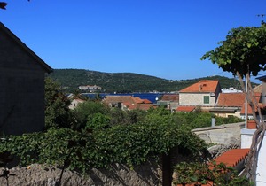 Studio flat with terrace and sea view Vis (AS-2476-b)