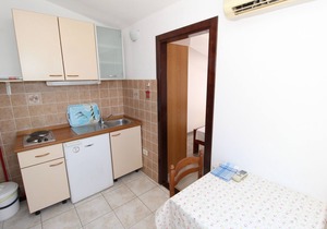 Studio flat with terrace and sea view Mandre, Pag (AS-6309-a)