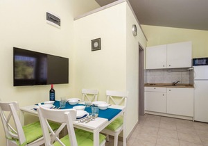 Stunning apartment in Kosljun with WiFi