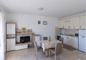 Stunning apartment in Klek with WiFi