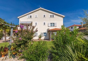 Stunning apartment in Malinska with 1 Bedrooms, WiFi and Outdoor swimming pool in Malinska