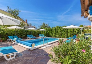 Stunning apartment in Malinska with 1 Bedrooms, WiFi and Outdoor swimming pool in Malinska