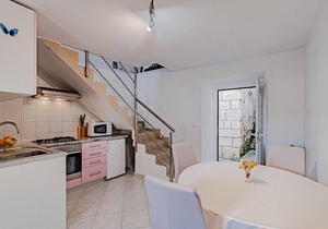 Stunning apartment in Racisce with WiFi