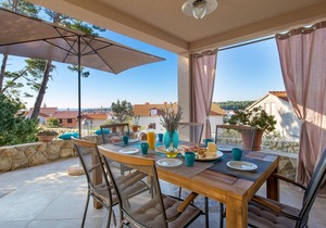 Stunning home in Banjol