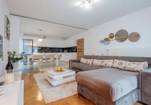 Stunning home in Prolozac Donji