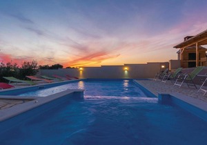 Stunning Home In Kakma With Jacuzzi, Wifi And Outdoor Swimming Pool