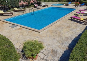Stunning villa for 15 guests with private pool, WIFI, A/C, TV, patio, pets allowed and parking