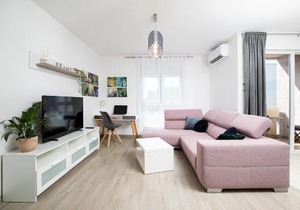 Stylish City Stay with Balcony & Free Parking