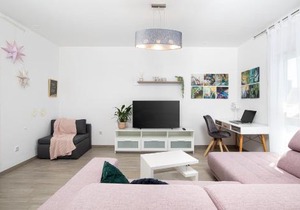 Stylish City Stay with Balcony & Free Parking