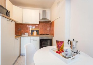Sunny apartment ILI near Amfiteatar