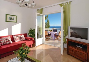 The pretty cottage is located above the village Podobu.