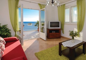 The pretty cottage is located above the village Podobu.