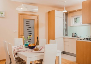 This beautiful single-storey holiday home is located in Proloac Donji near the town of Imotski.