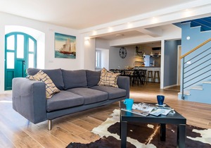 This beautiful vacation home with private pool is excellently furnished and is well suited for vacat