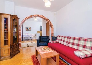 This simply furnished vacation home is located in a family house in Kremena.