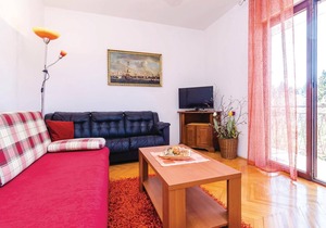 This simply furnished vacation home is located in a family house in Kremena.