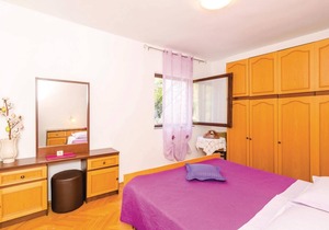 This simply furnished vacation home is located in a family house in Kremena.