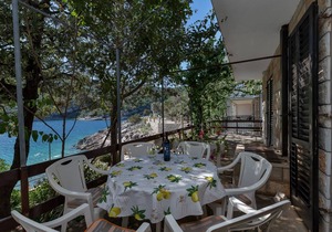 Three bedroom apartment near beach Cove Pokrivenik, Hvar (A-5223-b)