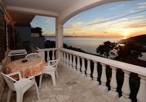 Three bedroom apartment with terrace and sea view Zavalatica, Korčula (A-14204-a)