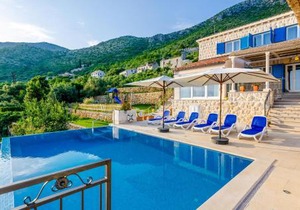 Three-Bedroom Holiday Home In Brsecine