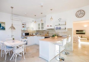 Three-Bedroom Holiday Home In Brsecine
