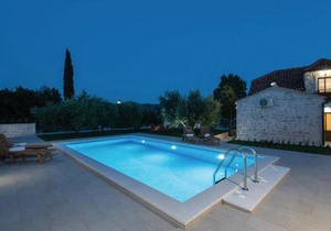 Three-Bedroom Holiday Home In Loviste