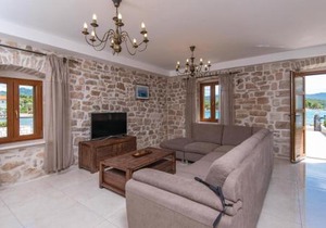 Three-Bedroom Holiday Home In Loviste