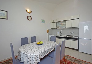 Two bedroom apartment near beach Okrug Donji, Čiovo (A-18300-a)