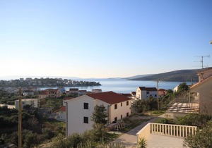 Two bedroom apartment with balcony and sea view Seget Vranjica, Trogir (A-8507-a)