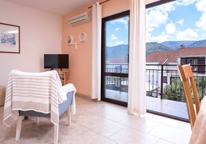 Two bedroom apartment with balcony Stari Grad, Hvar (A-18458-a)