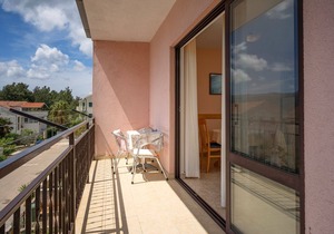 Two bedroom apartment with balcony Stari Grad, Hvar (A-18458-a)