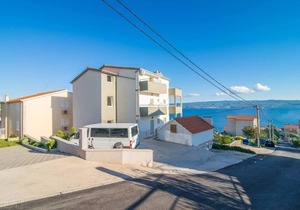 Two bedroom apartment with terrace and sea view Mali Rat, Omiš (A-9698-a)