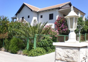 Two bedroom apartment with terrace Milna, Brač (A-14961-b)