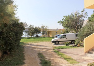 Two bedroom apartment near beach Dinjiška, Pag (A-9386-a)