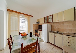 Two bedroom apartment with terrace and sea view Brna, Korčula (A-10057-b)